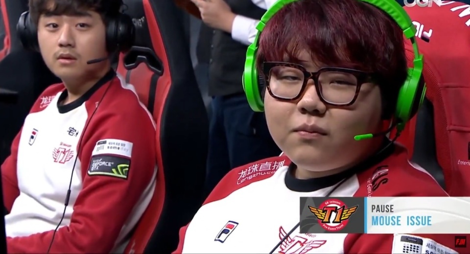 刻显得有些 刻显得有些