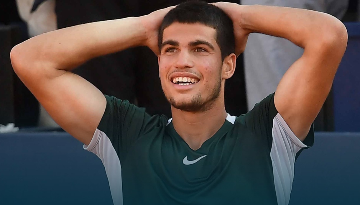 石宇奇获120万笑出声！直言天王杯是吃止痛药坚持 为2025年打90分