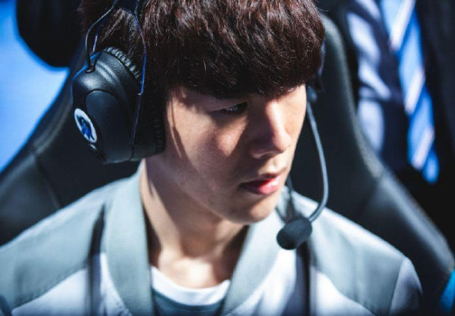 石宇奇获120万笑出声！直言天王杯是吃止痛药坚持 为2025年打90分